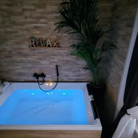 Superior Suite, Joy Verona, Luxury Romantic With Jacuzzi, Near Center * Verona